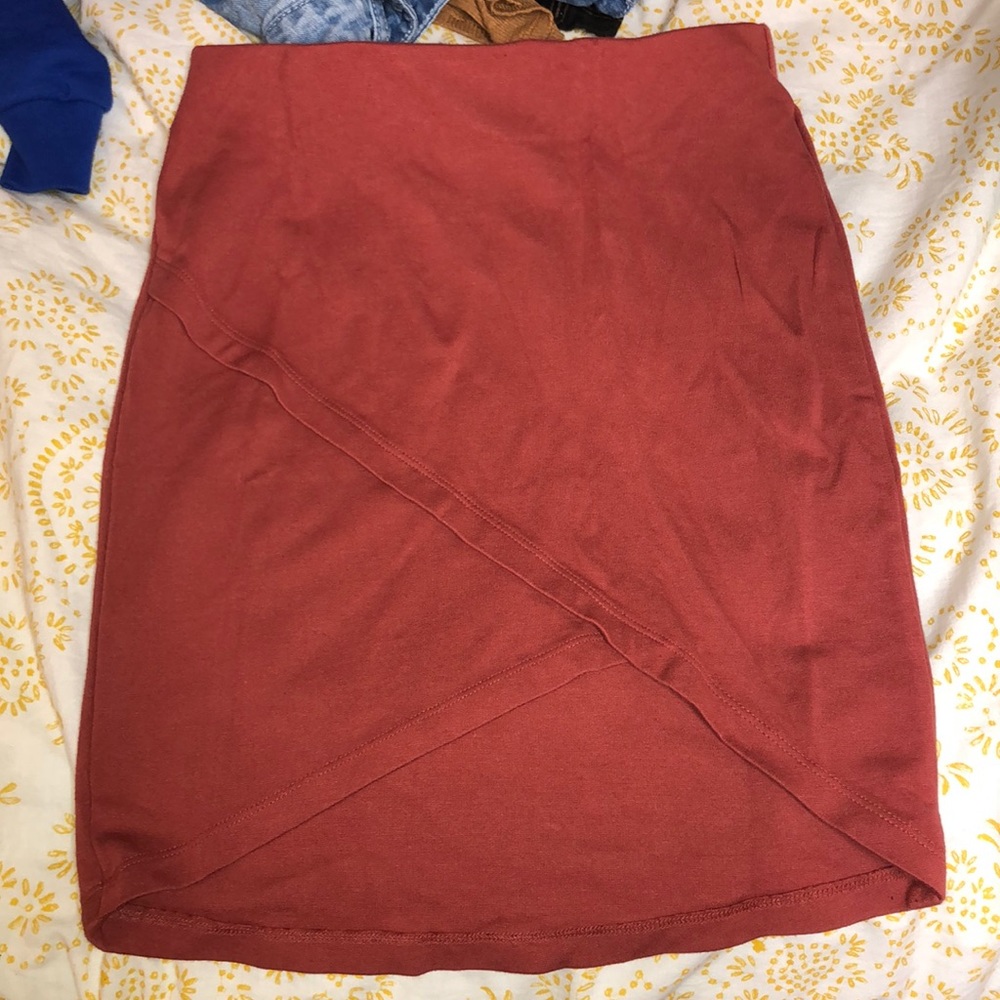 short orange skit.